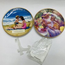 Set of 2 Avon Mothers Day Plates Years 2004 and 2005 with Easels - $19.99