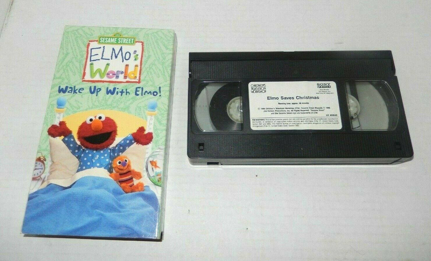 2 SESAME STREET ELMOS WORLD VHS Tapes Elmo Saves Christmas Wake Up With ...