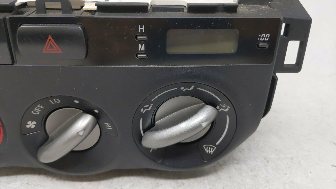 20042005 Toyota Rav4 Ac Heater Climate Control 4559112050 51977 A/C & Heater Controls
