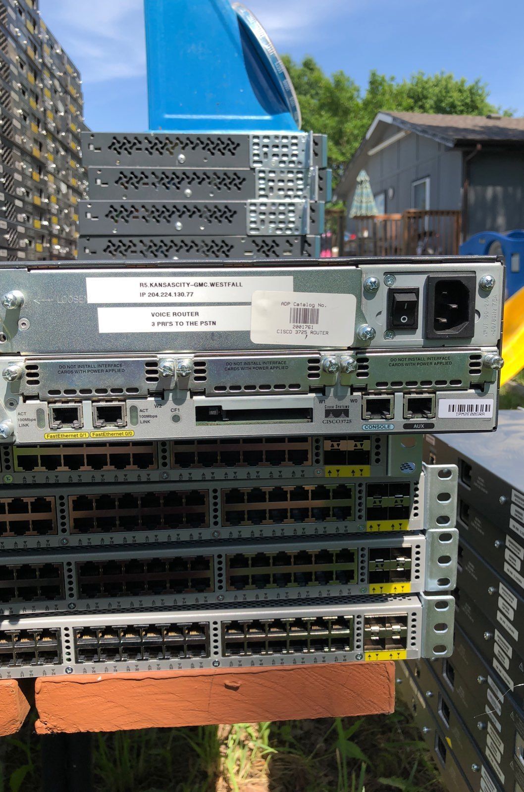 Cisco 3700 Series 3725 Multiservice Access Router with Installed Card(s