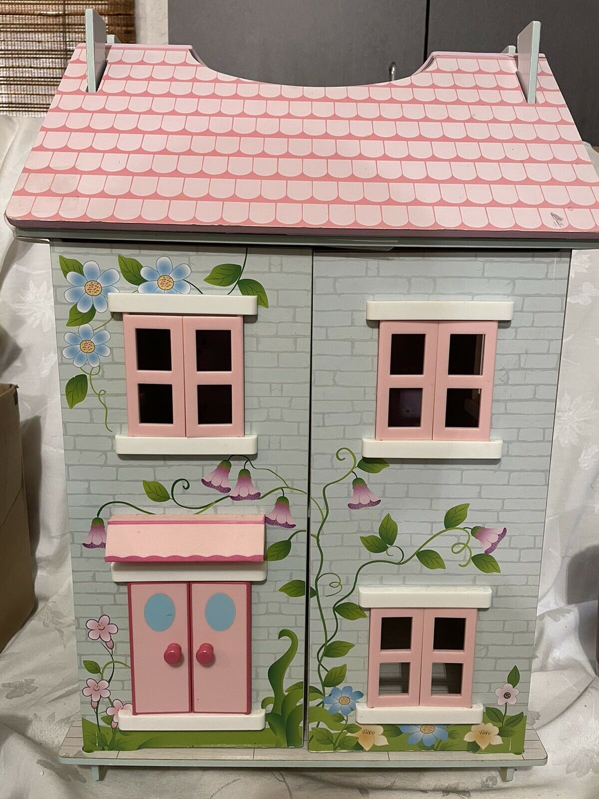 Winland Furnishings wooden dollhouse Beautiful 2 foot tall flowers