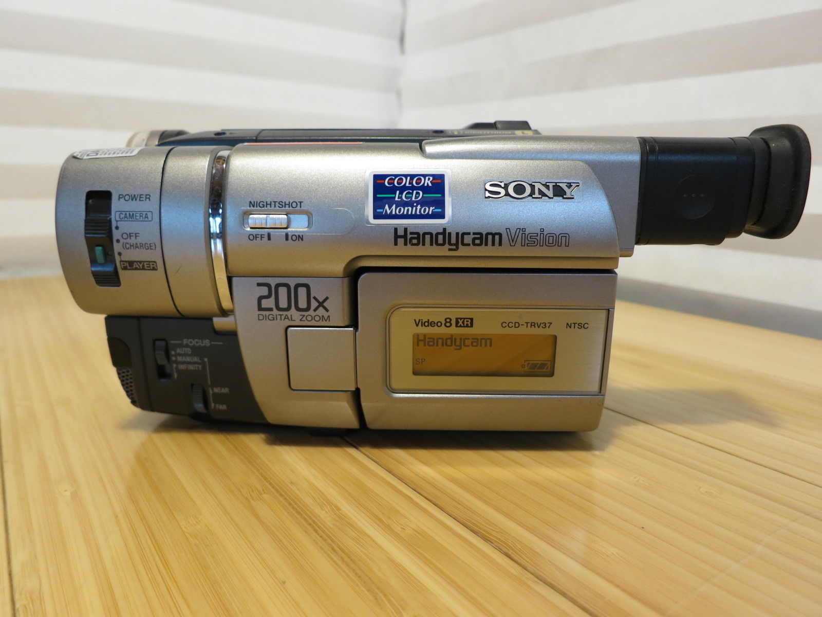 Sony CCD TRV37 XR Hi8 Video8 8mm Camcorder Tape Player Watch 