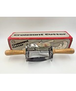 Stainless Steel Croissant Maker Dough Rolling Cutter Bread Wheel Wood Ha... - $18.95