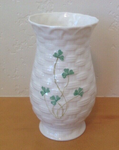 Belleek 2675 Kylemore Vase White 7-Inch