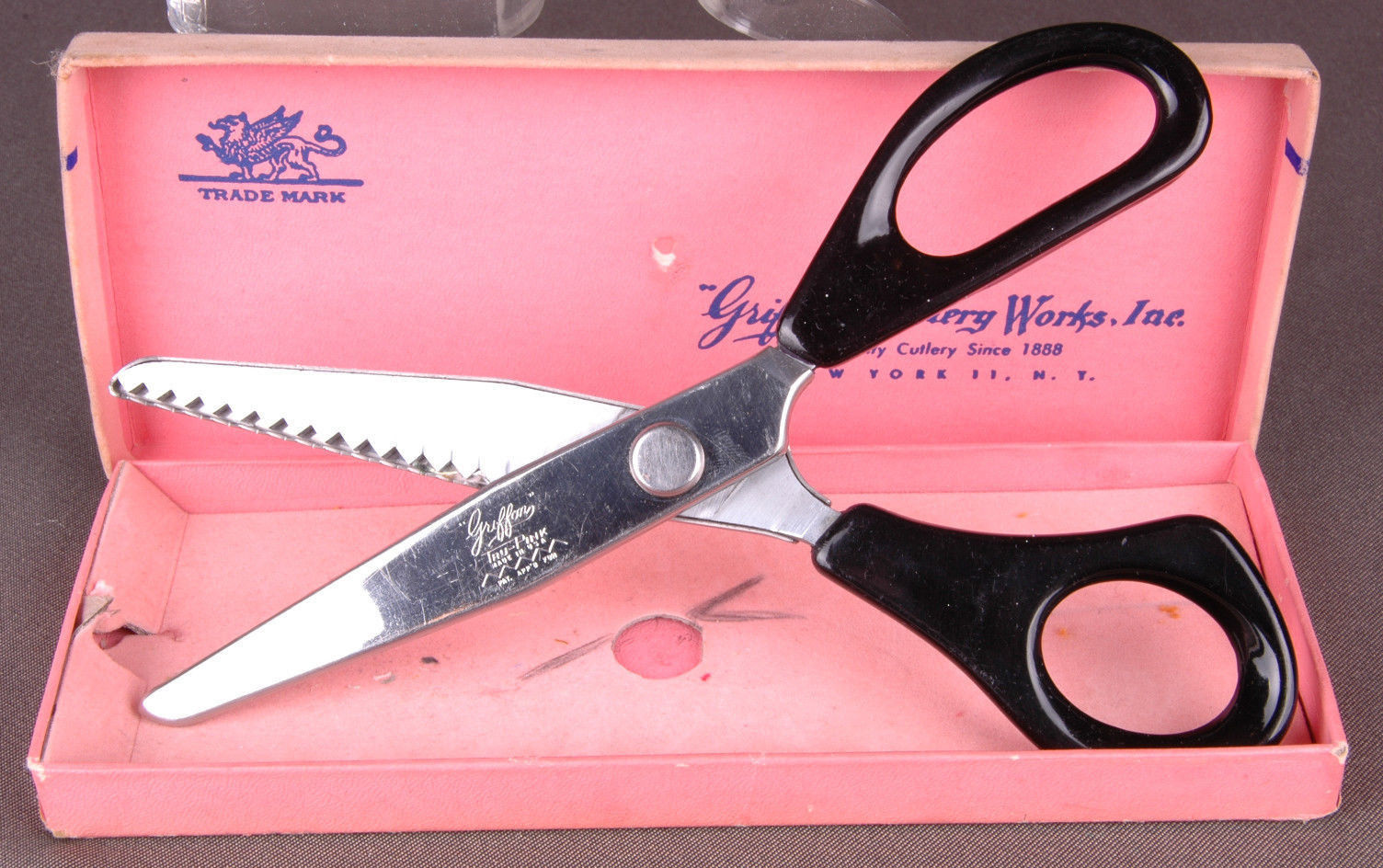 Vintage Sewing Griffon Scissors Pinking Shears TruPink USA Box