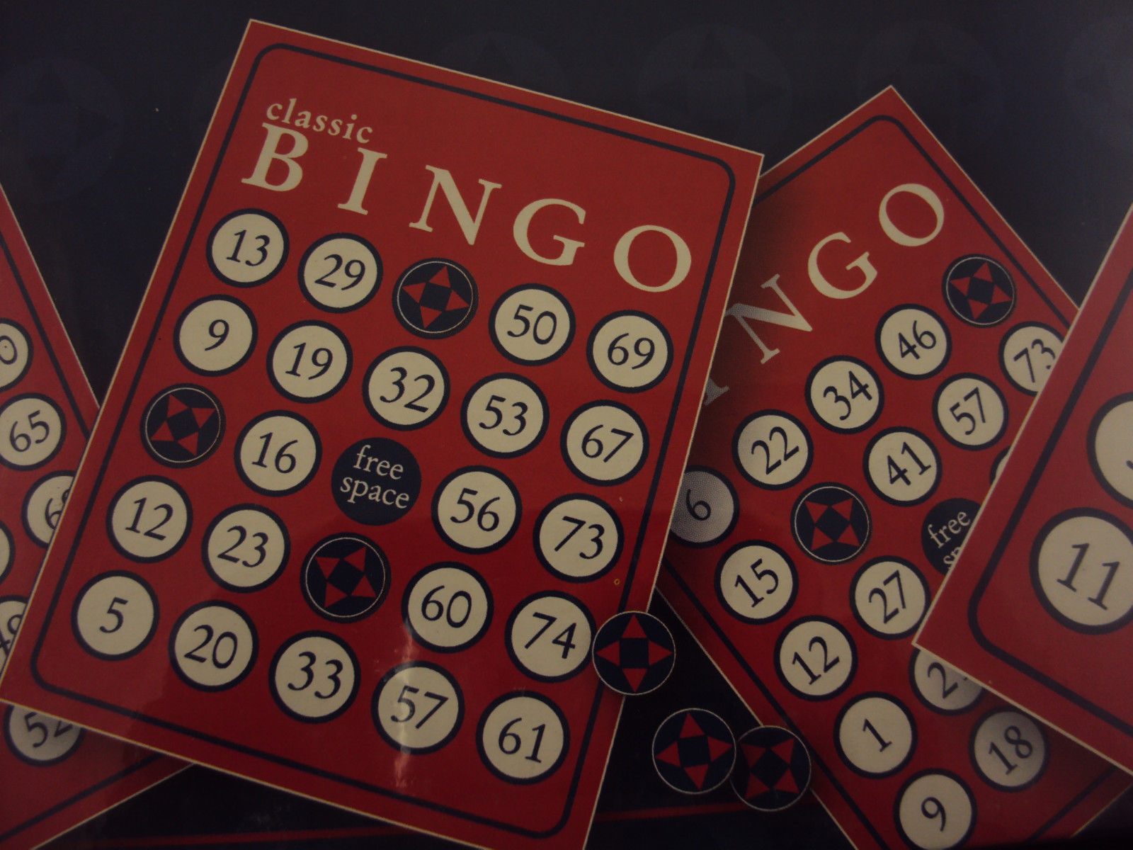 Бинго игра карточки. Игра Бинго. Настольная игра Bingo. Бинго классика. Карточки для игры в Бинго.