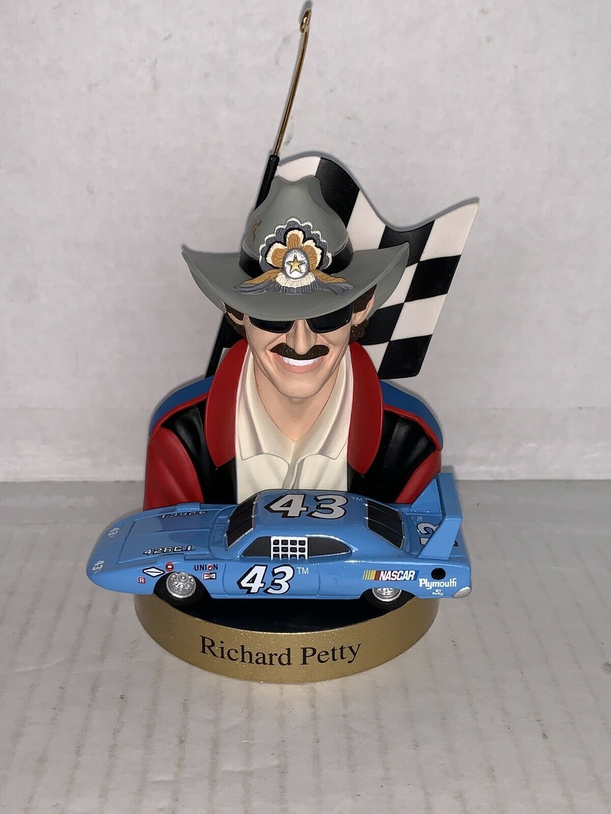 HALLMARK KEEPSAKE ORNAMENT RICHARD PETTY #2 In Series 1998 - 1995-99