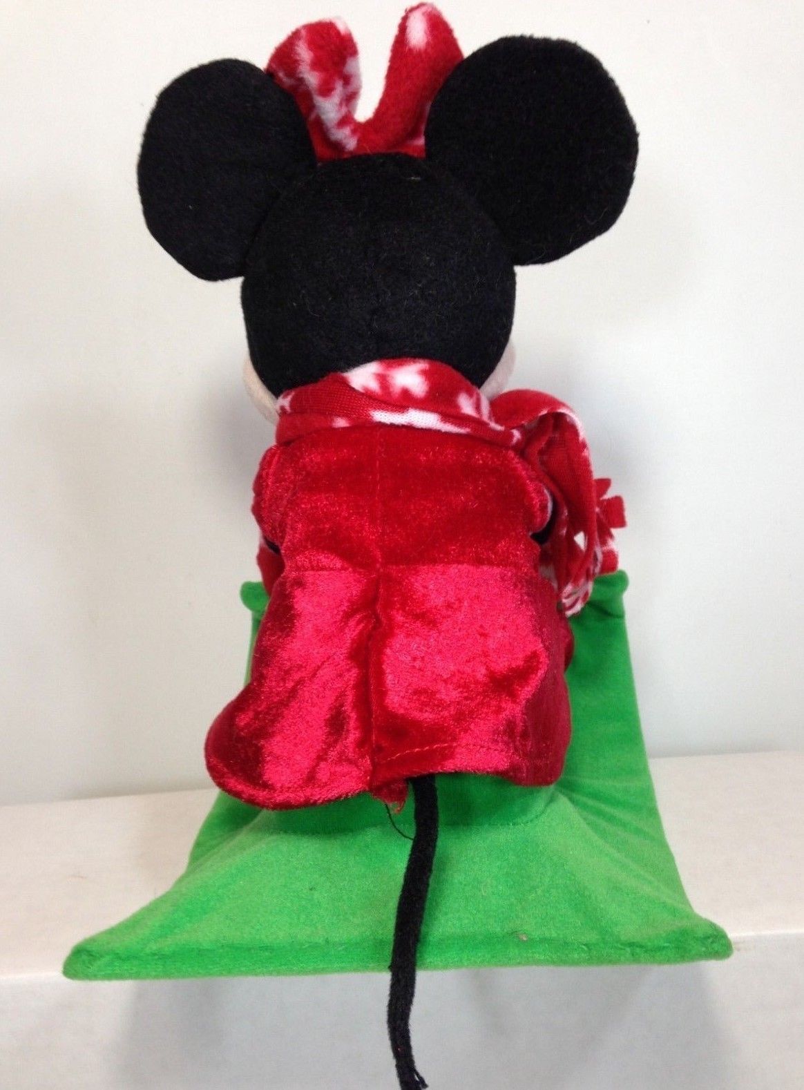 minnie mouse singing plush