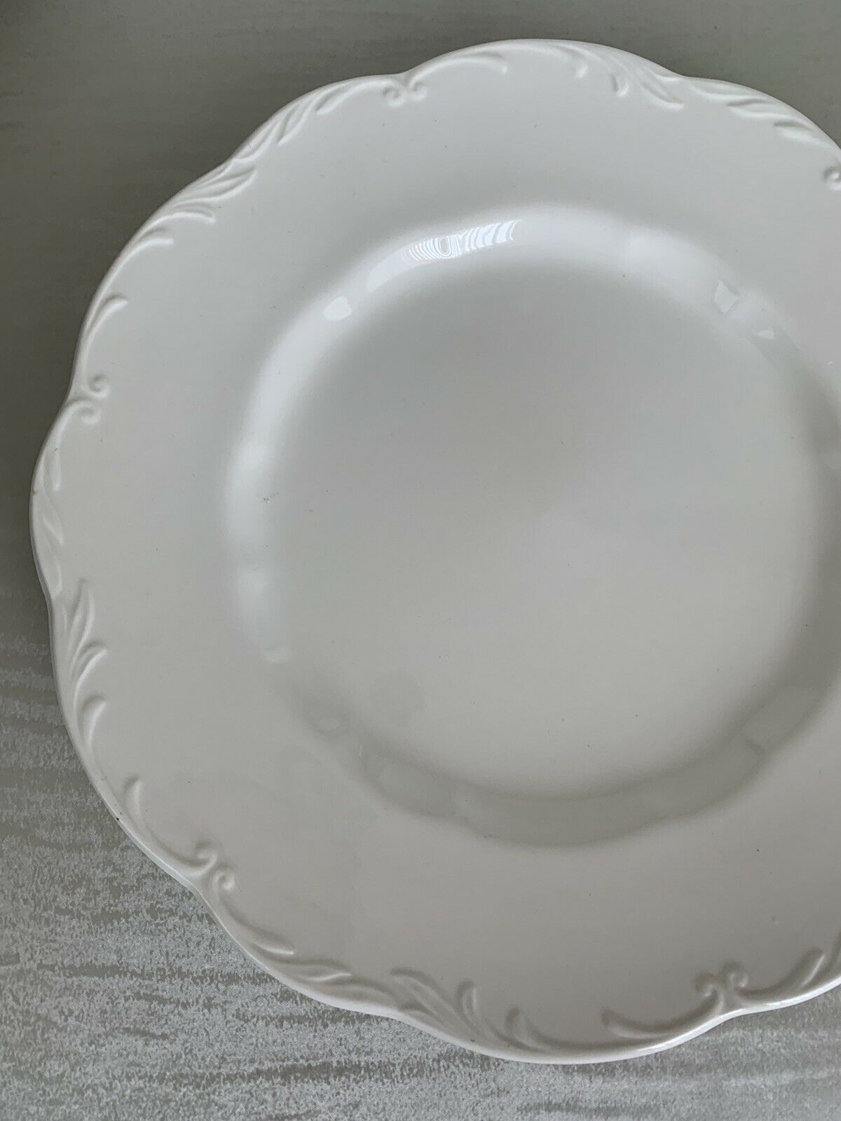 J & G Meakin England STERLING COLONIAL White Embossed Scalloped Dinner ...