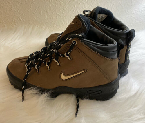 nike hiking boots uk