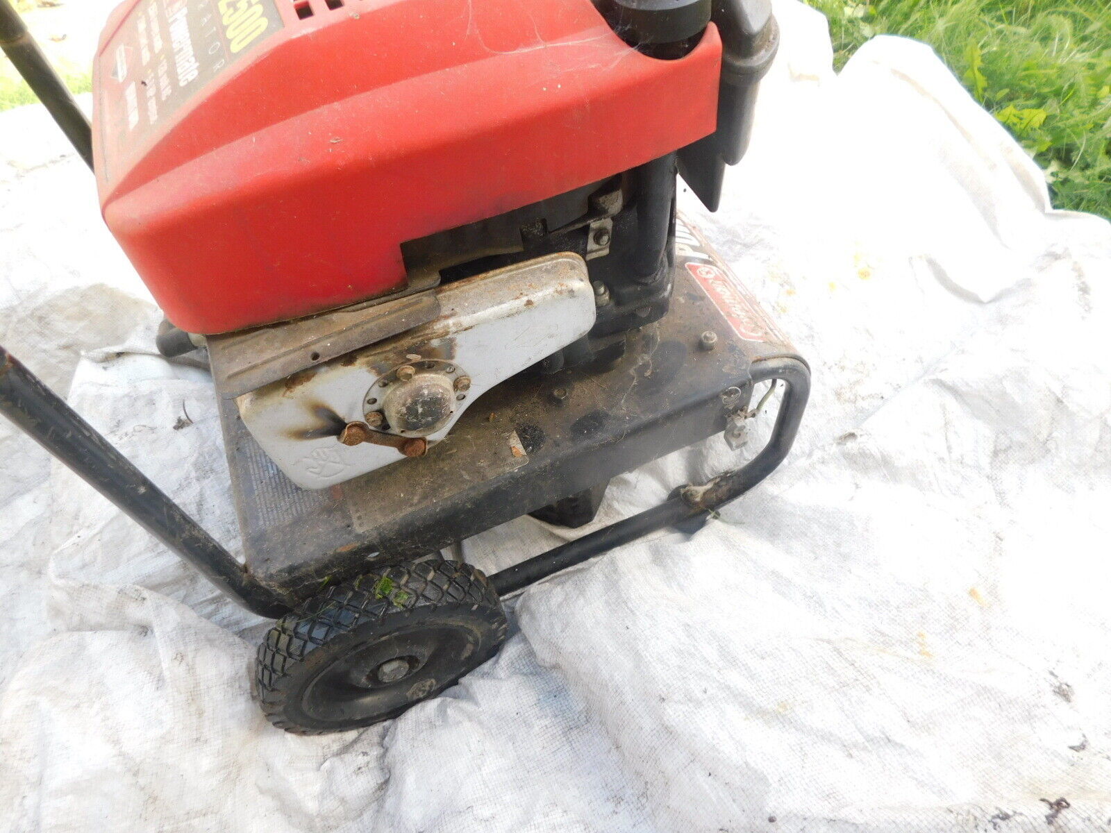Coleman Powermate Generator Ultra 2500 5 HP (120 AC plugs) 2000 Watts