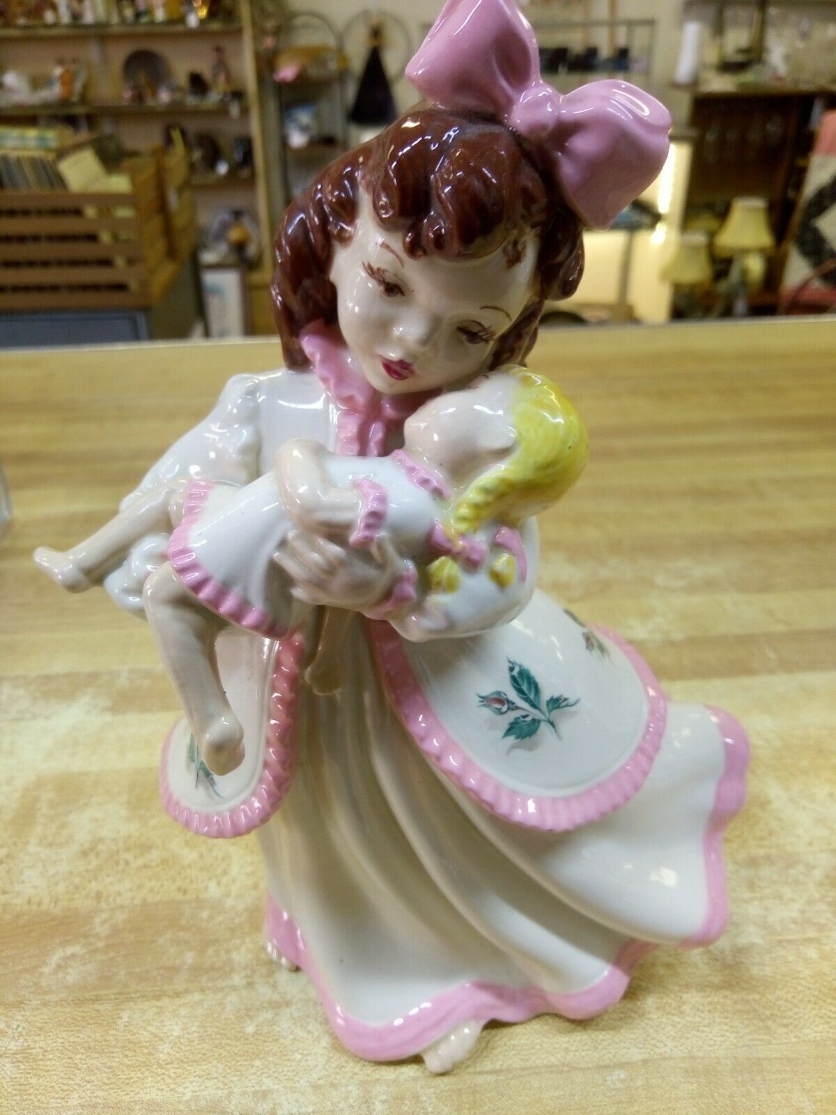 Collectable Porcelain Mother And Child Painted Figurine Atlantic Mold