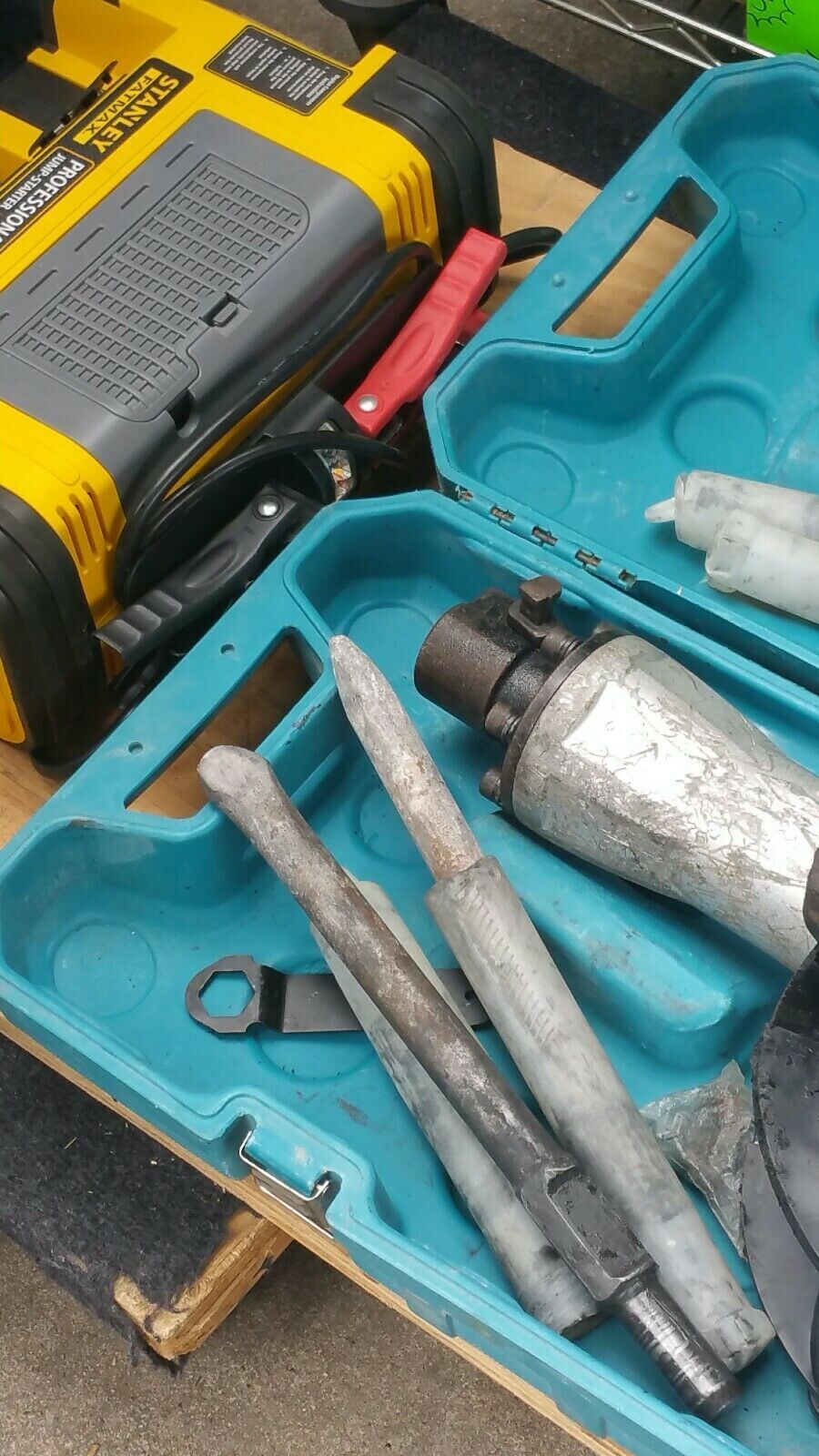 Makita HM1304B 35lbs Corded Electric Heavy duty Demolition Jack Hammer