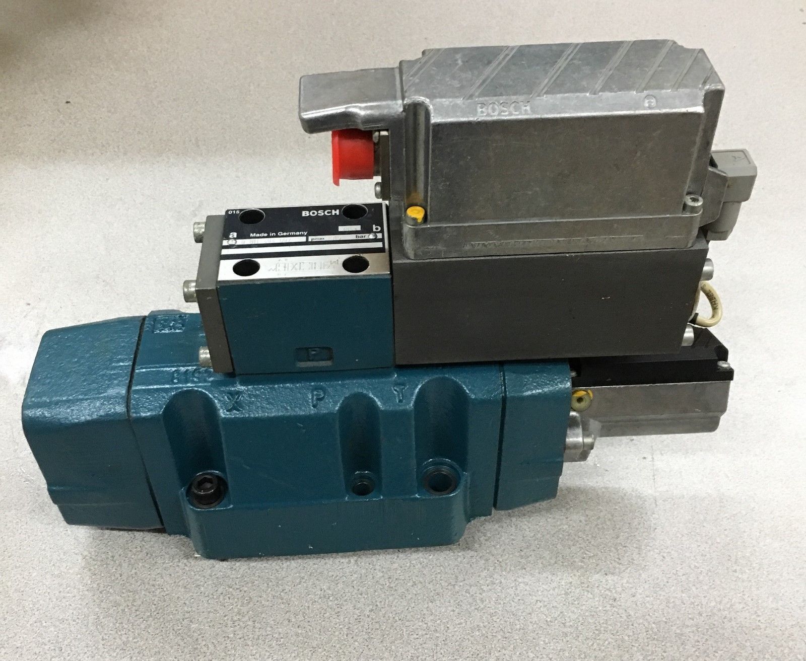 NEW BOSCH 0811404607 HYDRAULIC PROPORTIONAL VALVE WITH 0811404305