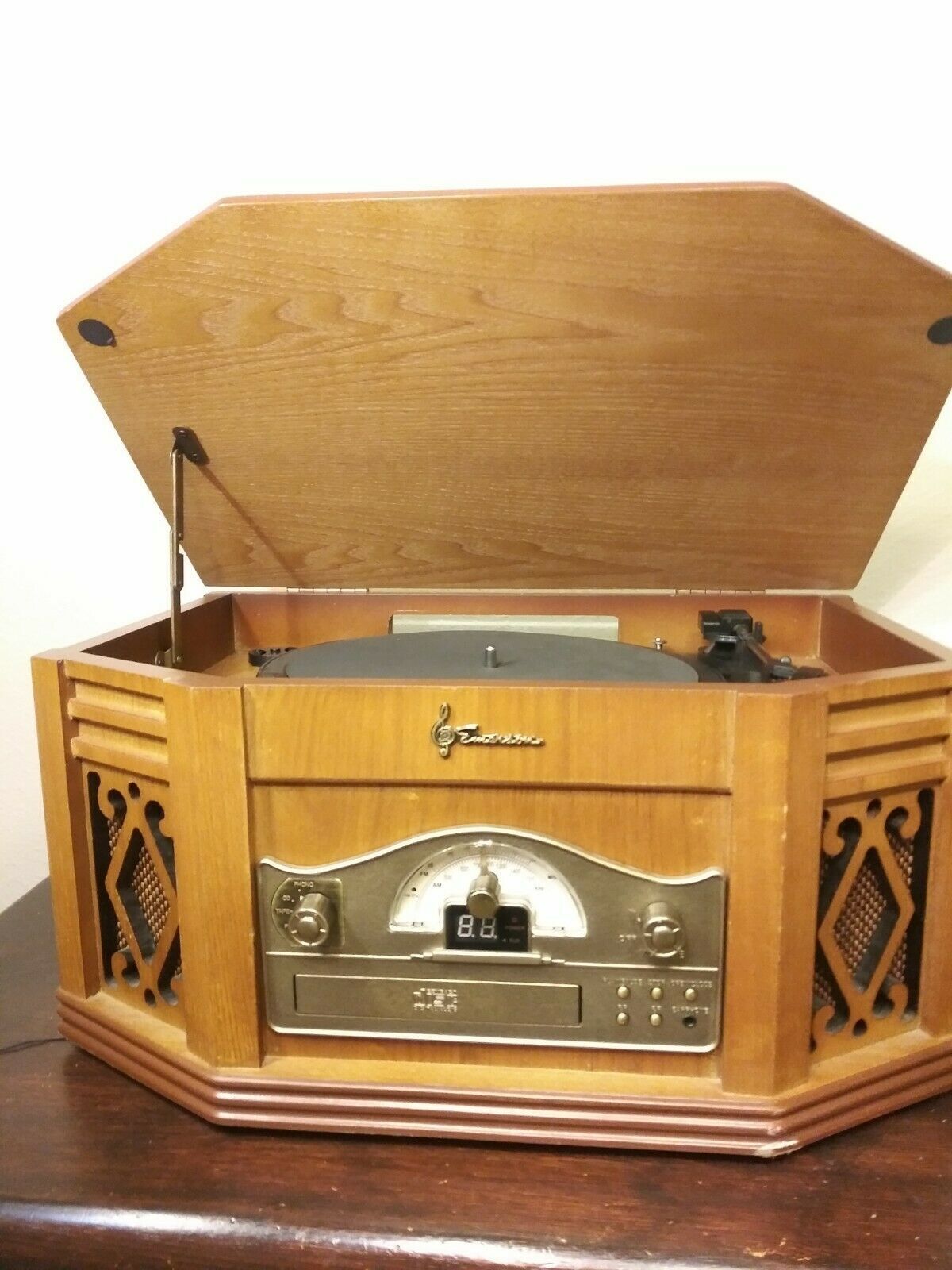 (Vintage) Emerson Home Stereo w/record player,cd,cassette,vinyl,etc