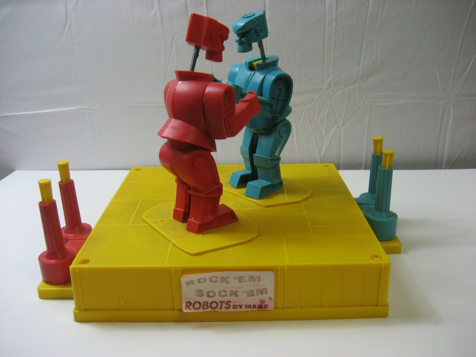 Fast Fun! Mattel Games ROCK 'EM SOCK 'EM ROBOTS Classic Toy Fighting Battle 