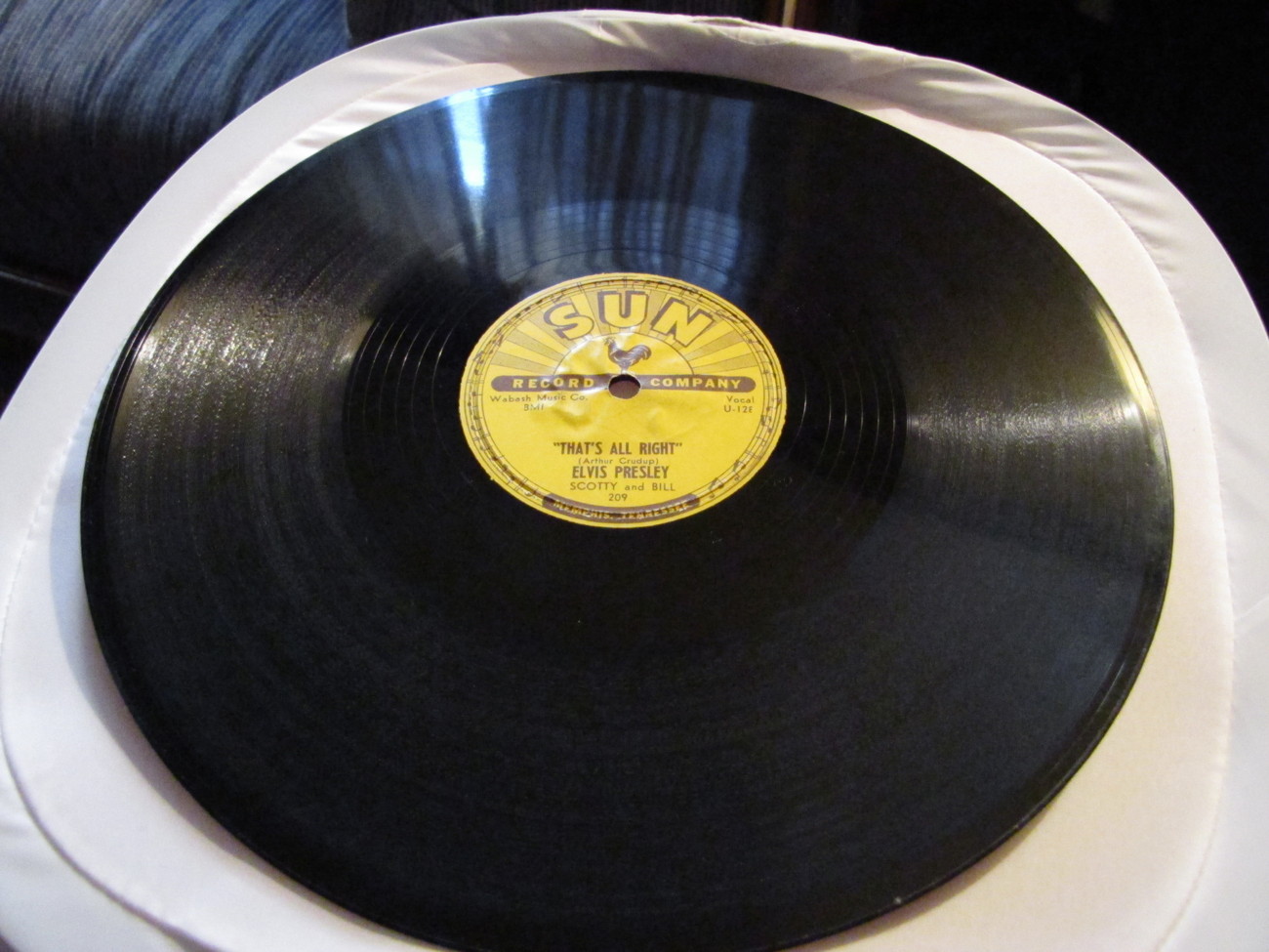 Elvis Presley's Very 1rst single record SUN Record Label - Records