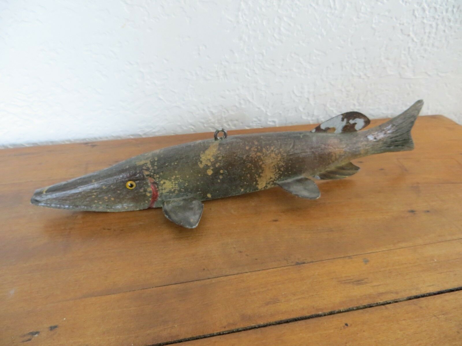 ORIGINAL HAND CARVED NORTHERN PIKE ICE FISHING SPEARING DECOY GLASS