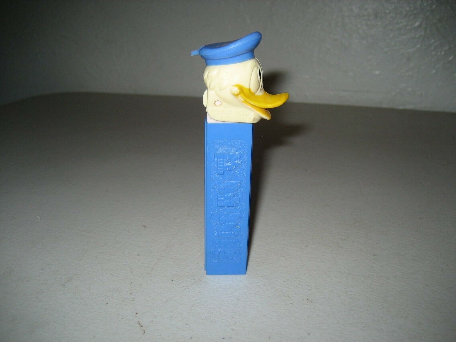 Vintage Donald Duck Pez Candy Dispenser No Feet Austria - Vintage (no Feet)