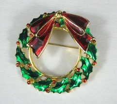 Christmas Brooch Wreath 2 1/8 in Goldtone Pin Bow Enamel Green Red Xmas - $14.84