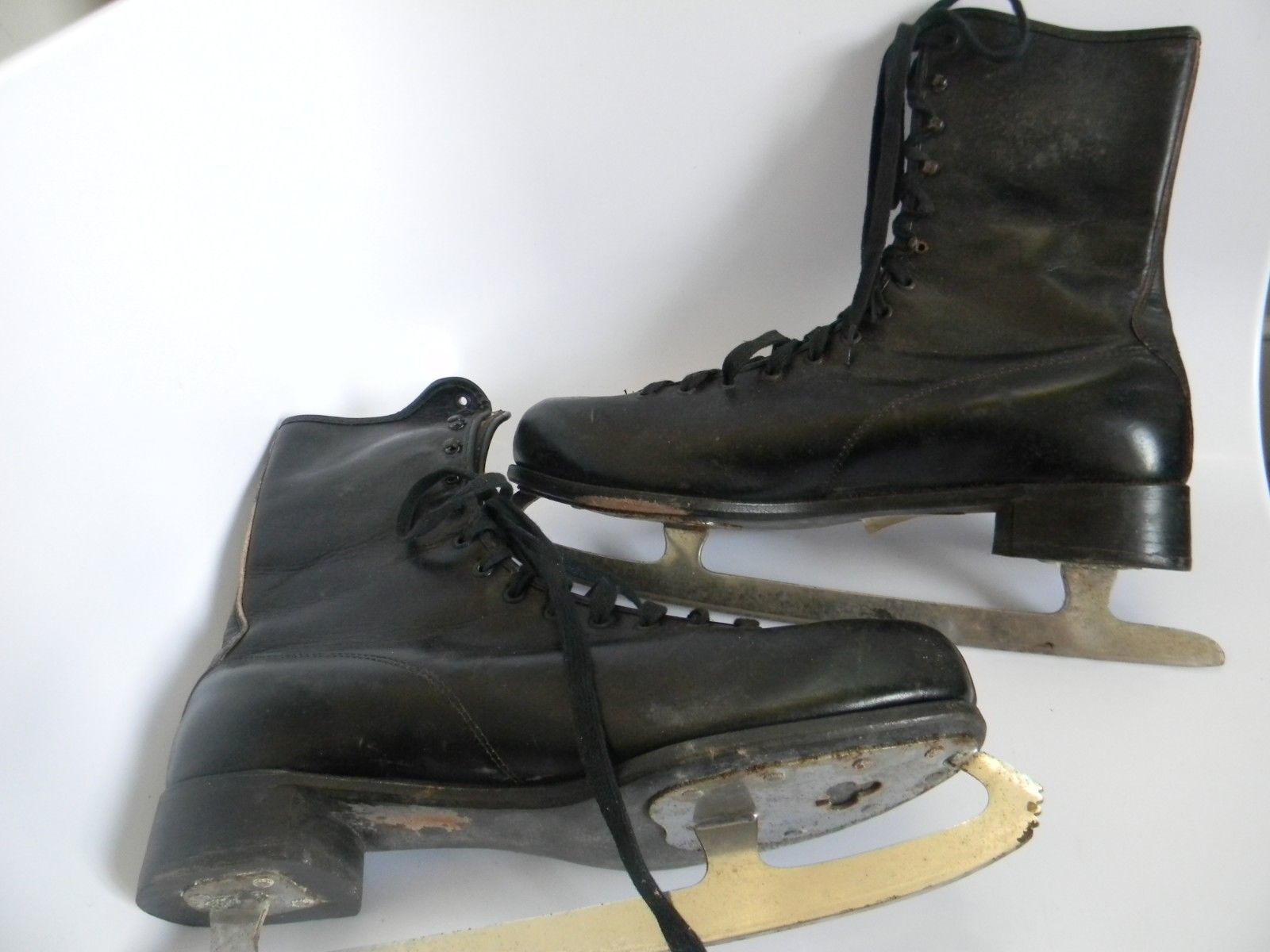 mens figure skates size 11