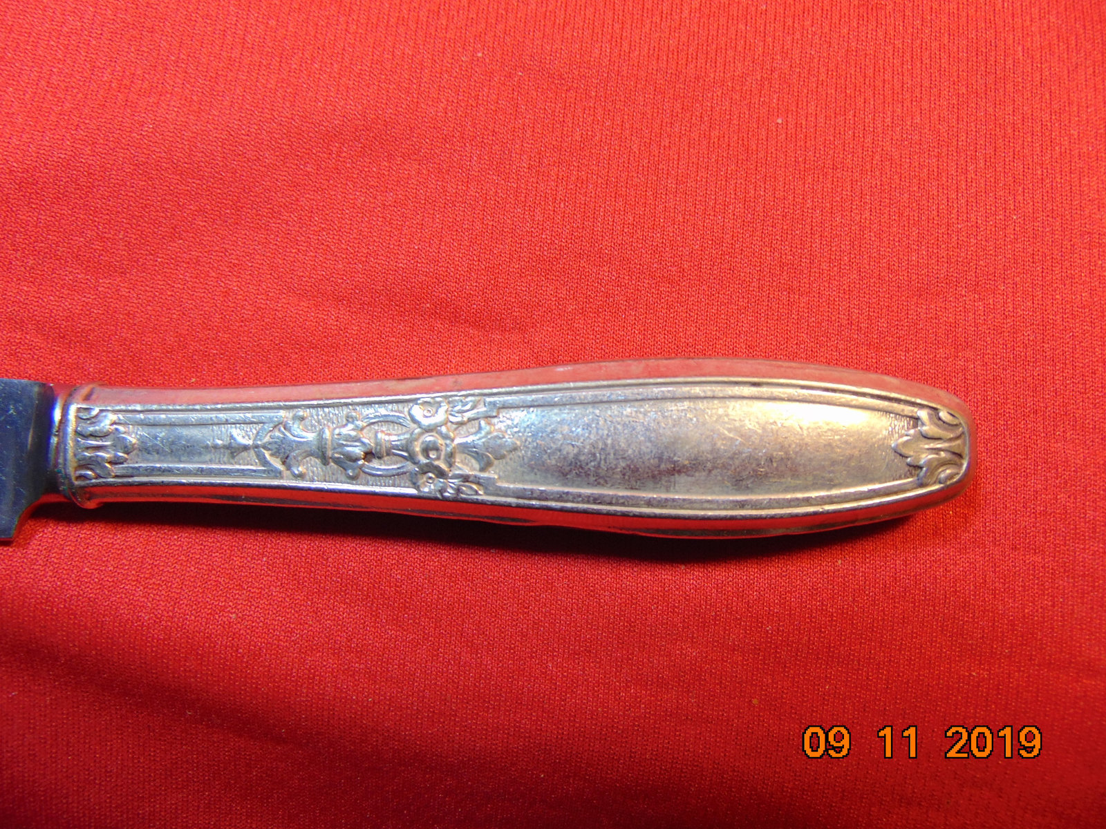 1847 Rogers Bros "ARGOSY" Silverplate  Lot of 2 Dinner Knives 9 1/2" 