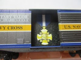 Micro-Trains # 10100767 Micro-Trains Military Valor Award US Navy Cross N-Scale image 4