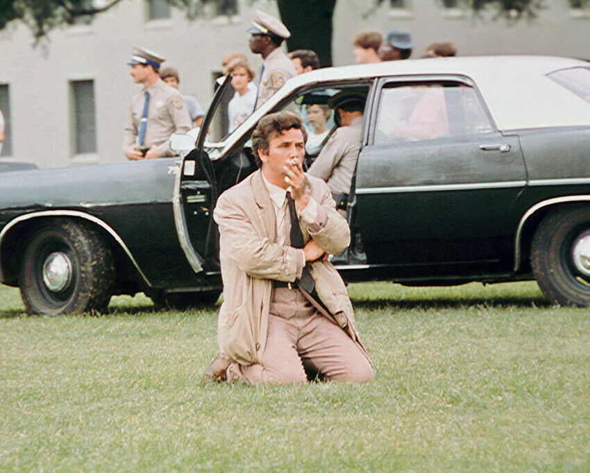 PETER FALK KNEELING ON GRASS BY CAR AS COLUMBO 8X10