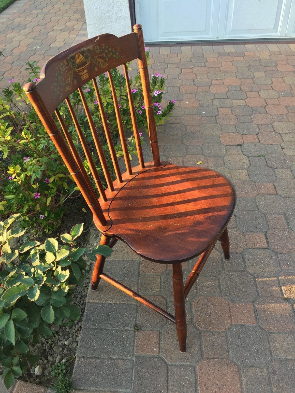 SWEET HITCHCOCK STENCILED CHAIR Post1950