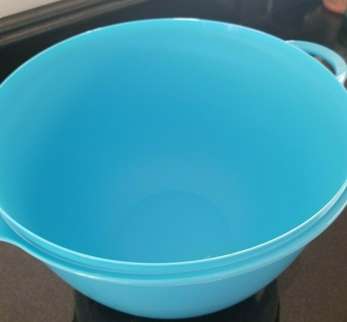 NEW Tupperware Thatsa JUMBO Bowl Prosecco Blue White seal 59 Cups Two