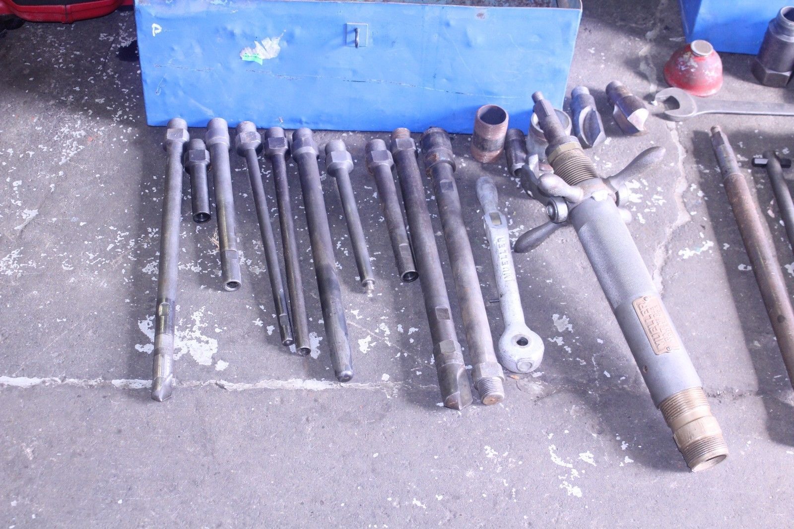 MUELLER MODEL D4 WATER MAIN TAPPING MACHINE WITH TONS OF ACCESSORIES