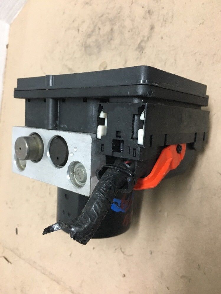 2003 2004 Nissan Xterra 4x2 ABS Anti Lock Brake Pump Module 47660