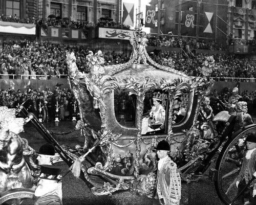 HM QUEEN ELIZABETH II  coronation in London 1952 8x10 inch photograph