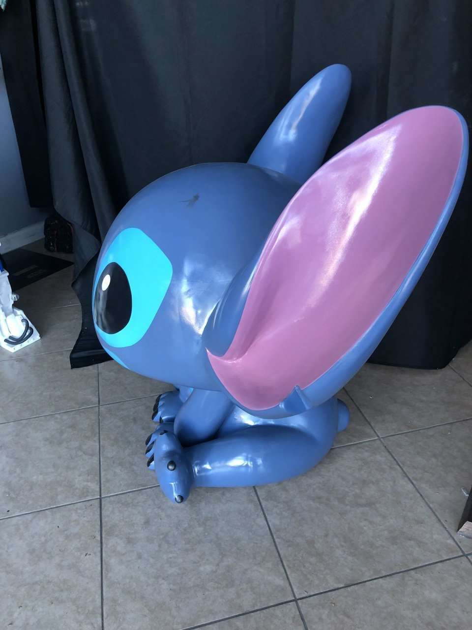 koala-comic-cartoon-alien-stitch-life-size-statue-prop-sculptures