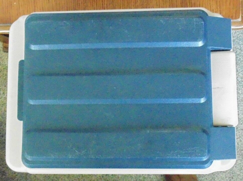 Gently Used Blitz PourNStor Wall Mount Pet Food Dispenser & Storage