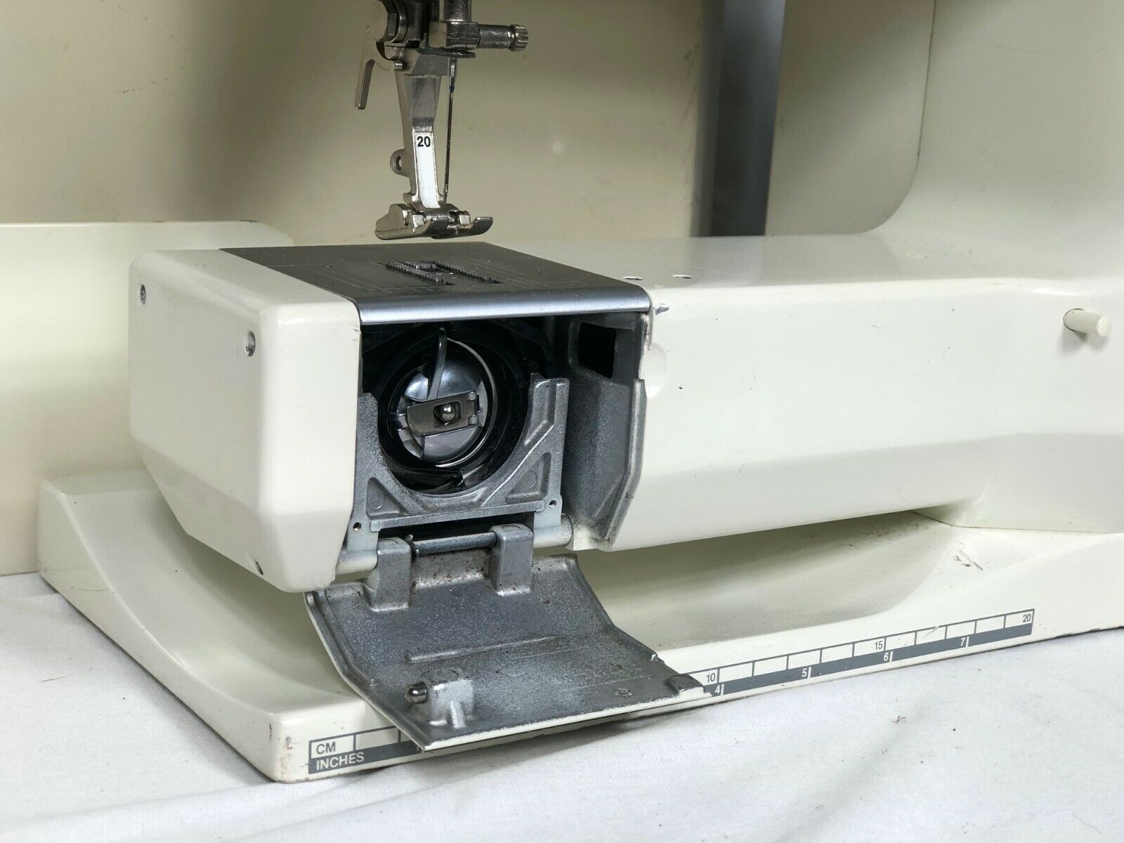 Bernina 1090 Sewing Machine with Tray, Case & All Accessories Sewing Machines & Sergers