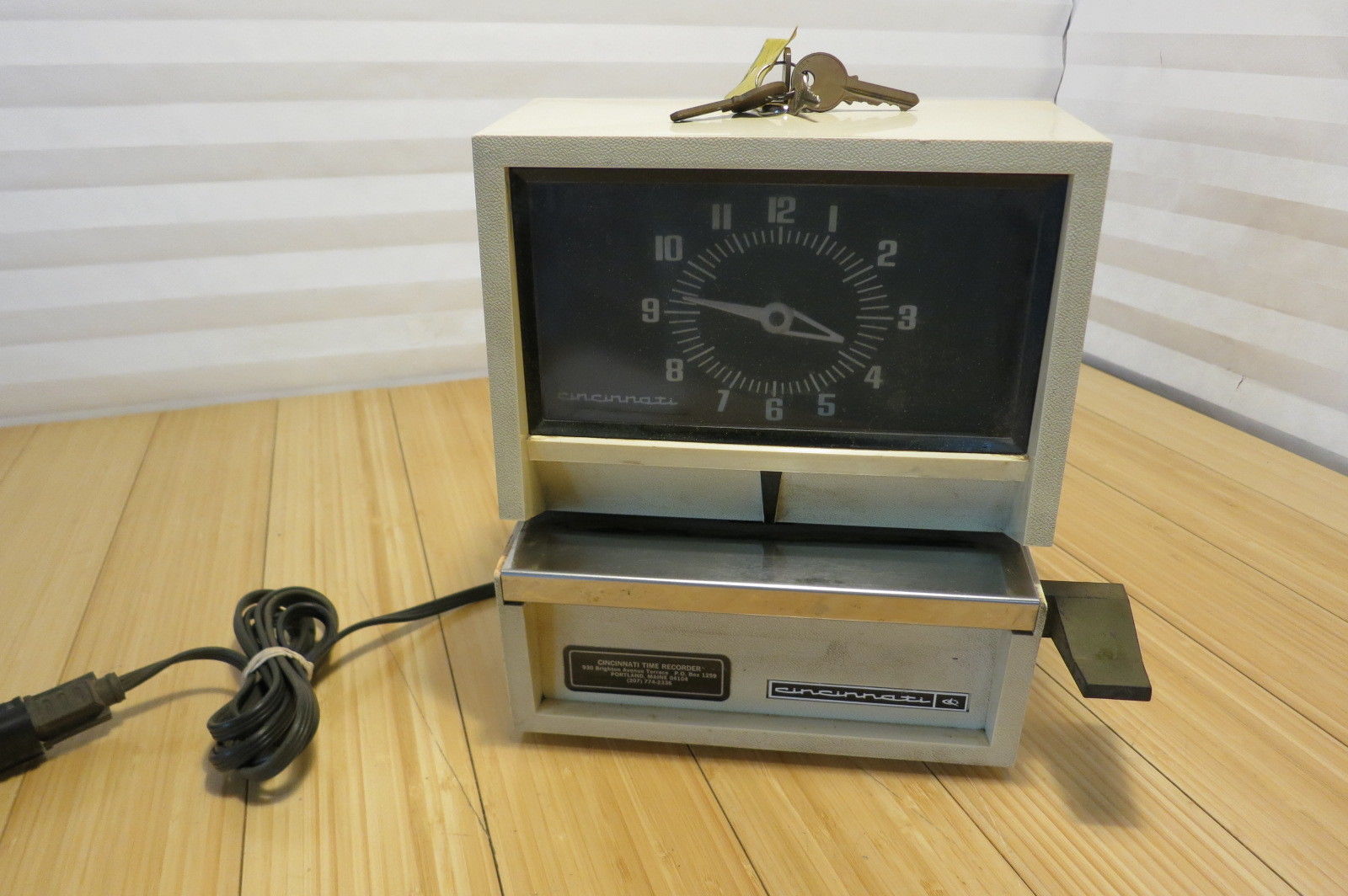 Vintage Time Clock Cincinnati Time Recorder Co. 010011SS With Keys ...