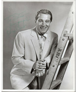 PERRY COMO SIGNED 8X10 PHOTOGRAPH. Nice autograph. - $29.69