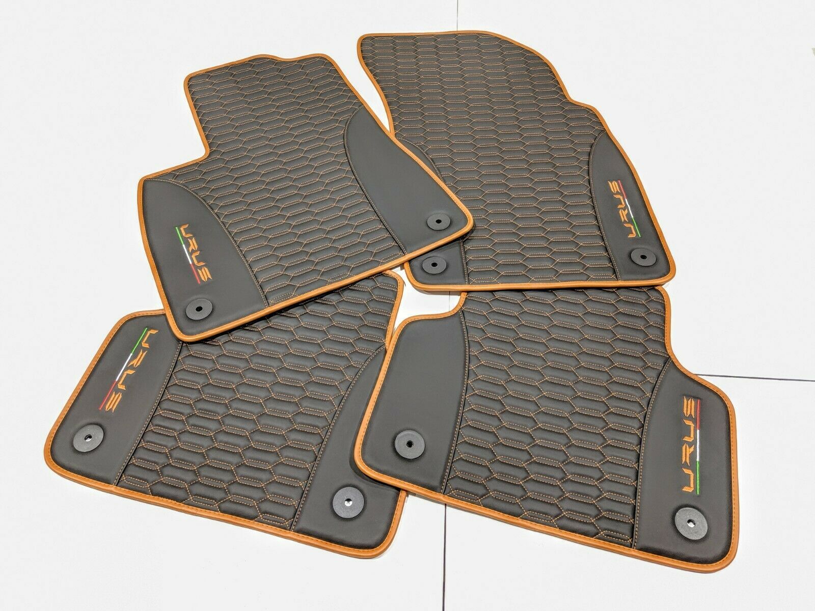 Urus 4 pcs floor mats in black/vintage tan color