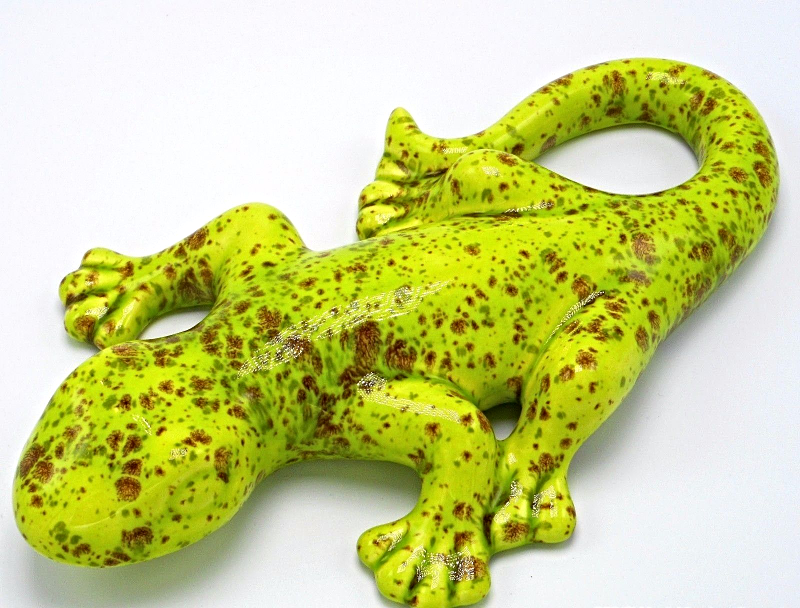 Ceramic Gecko Lizard Wall Garden Indoor Outdoor Decor Green Brown Spots