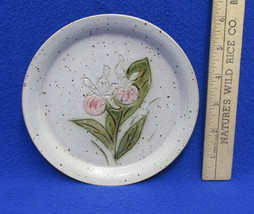 Handcrafted Pottery Stoneware Bread &amp; Butter Plate Tan w/ Lady Slipper D... - $14.84