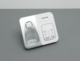 Panasonic KX-TGD832W 6.0 Expandable Cordless Phone System READ image 3