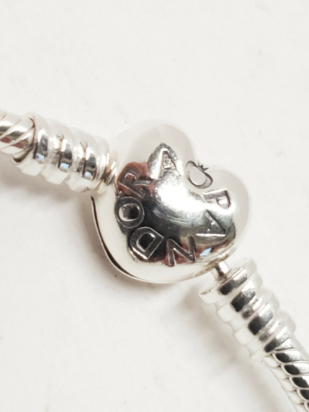 pandora-7-1in-moments-heart-clasp-snake-chain-bracelet-sterling-silver