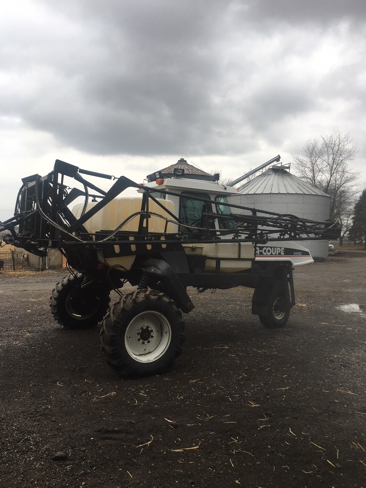 SpraCoupe 4440 Sprayer For Sale in Bloomington, Illinois 61705 Equipment