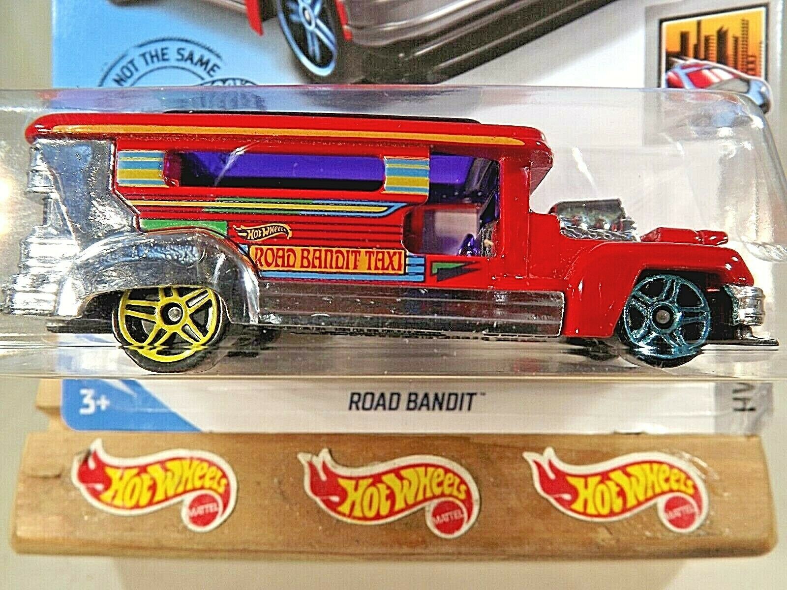 2020 Hot Wheels #7 HW Metro 2/10 ROAD BANDIT Bus Taxi Red Variation w ...