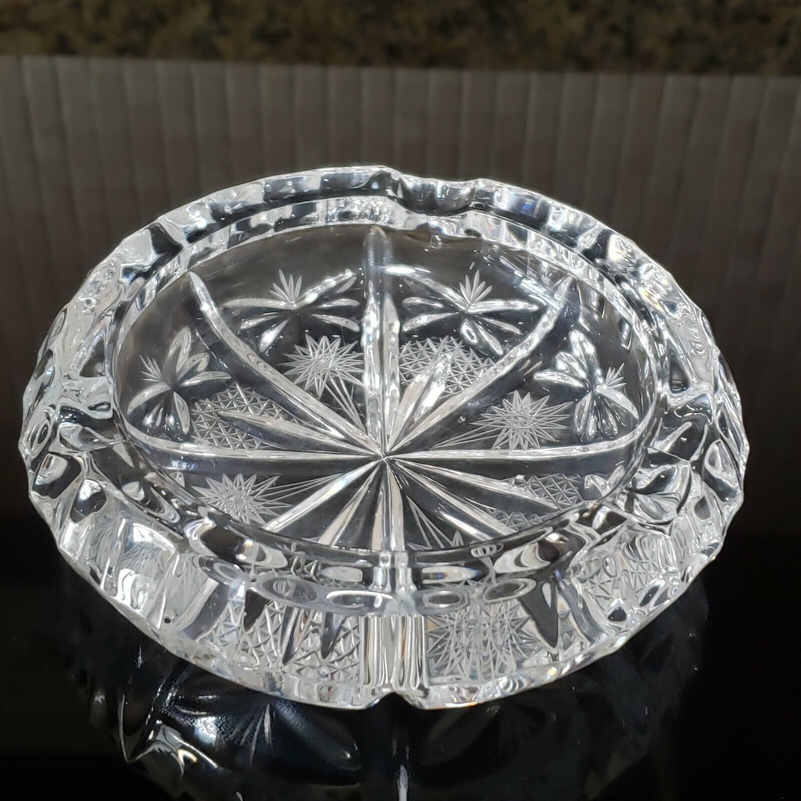 Crystal Round Cigarette Ashtray 4 Rests Starburst Design 5.75