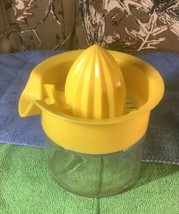 Vintage Gemco Clear Glass Hand Juicer Yellow Plastic Lid Citrus Reamer - $9.90