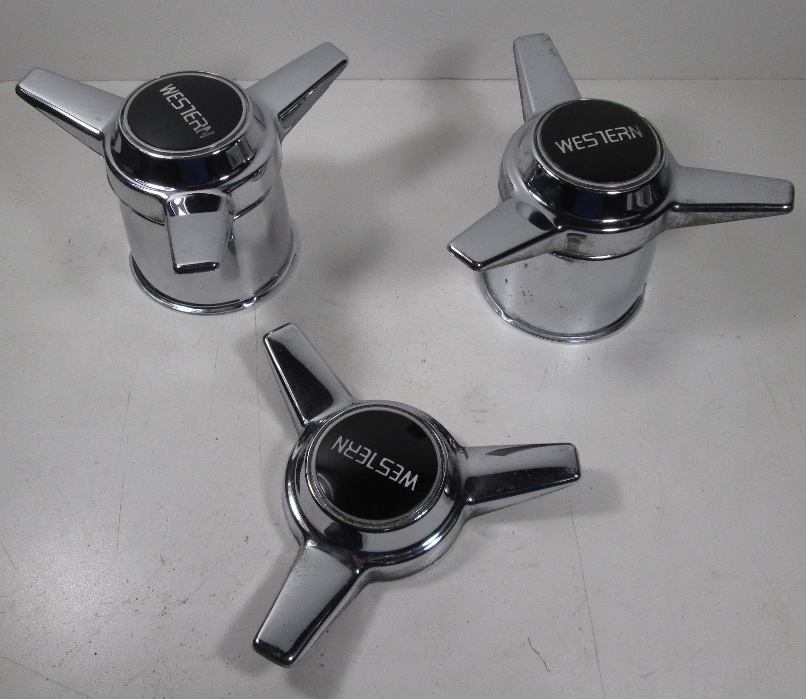 3 Western Wheels 3 Bar Spinners With 2 Base Center Caps 992623