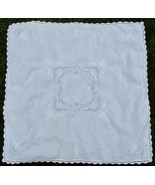 Vtg Tablecloth Hand Embroidered 34" White Pulled Thread Crochet Diner en Blanc - $29.99
