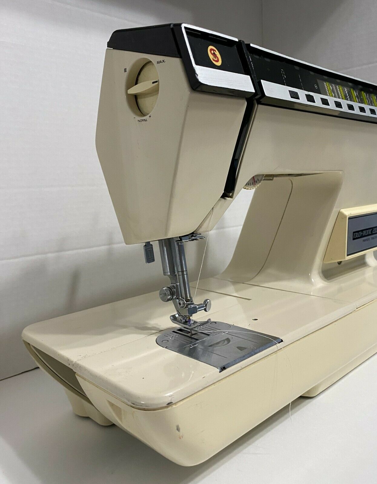 Singer TouchTronic 2000 Memory Sewing Machine Rare Vintage Zig Zag